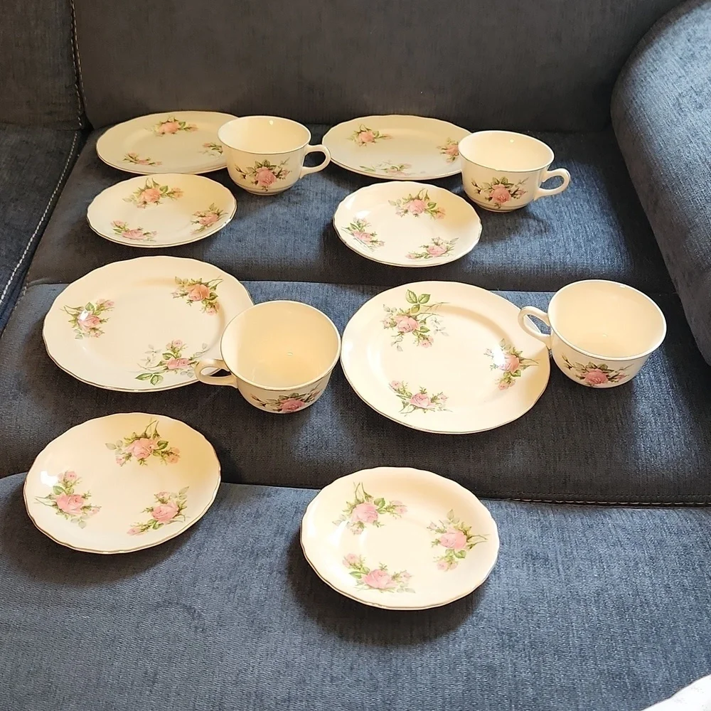Vintage Canonsburg set of 4 - 3 pieces  Rose Bouquet 22 karat rim cup w/sauser
